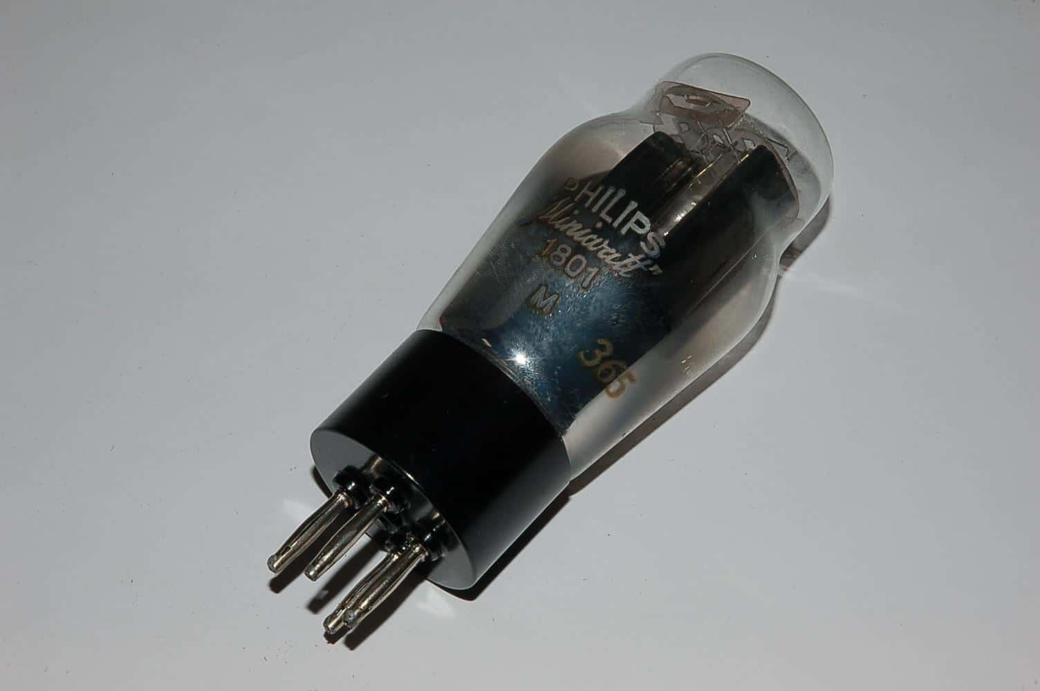 RGN504 Röhre Gleichrichter B4 Uf 4V