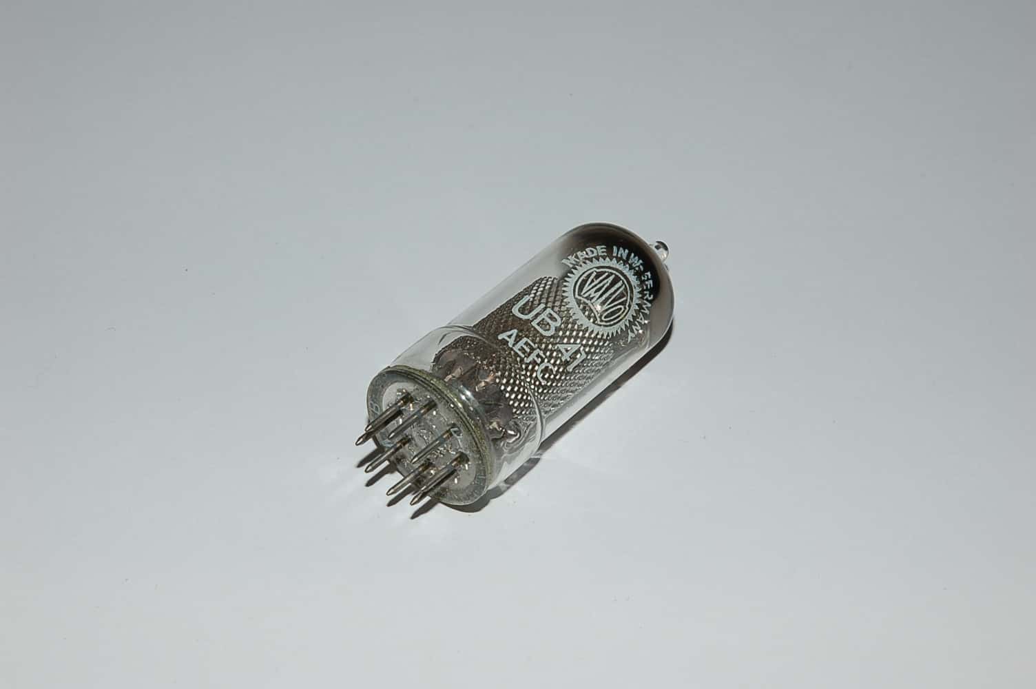 UB41 Röhre Doppeldiode B8A If 0,1A