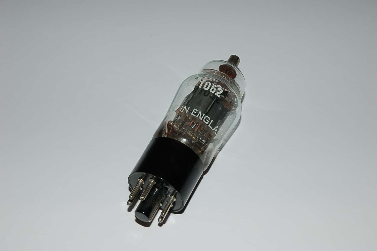 EL32 Röhre = CV1052 Endpentode Oktal Uf 6,3V