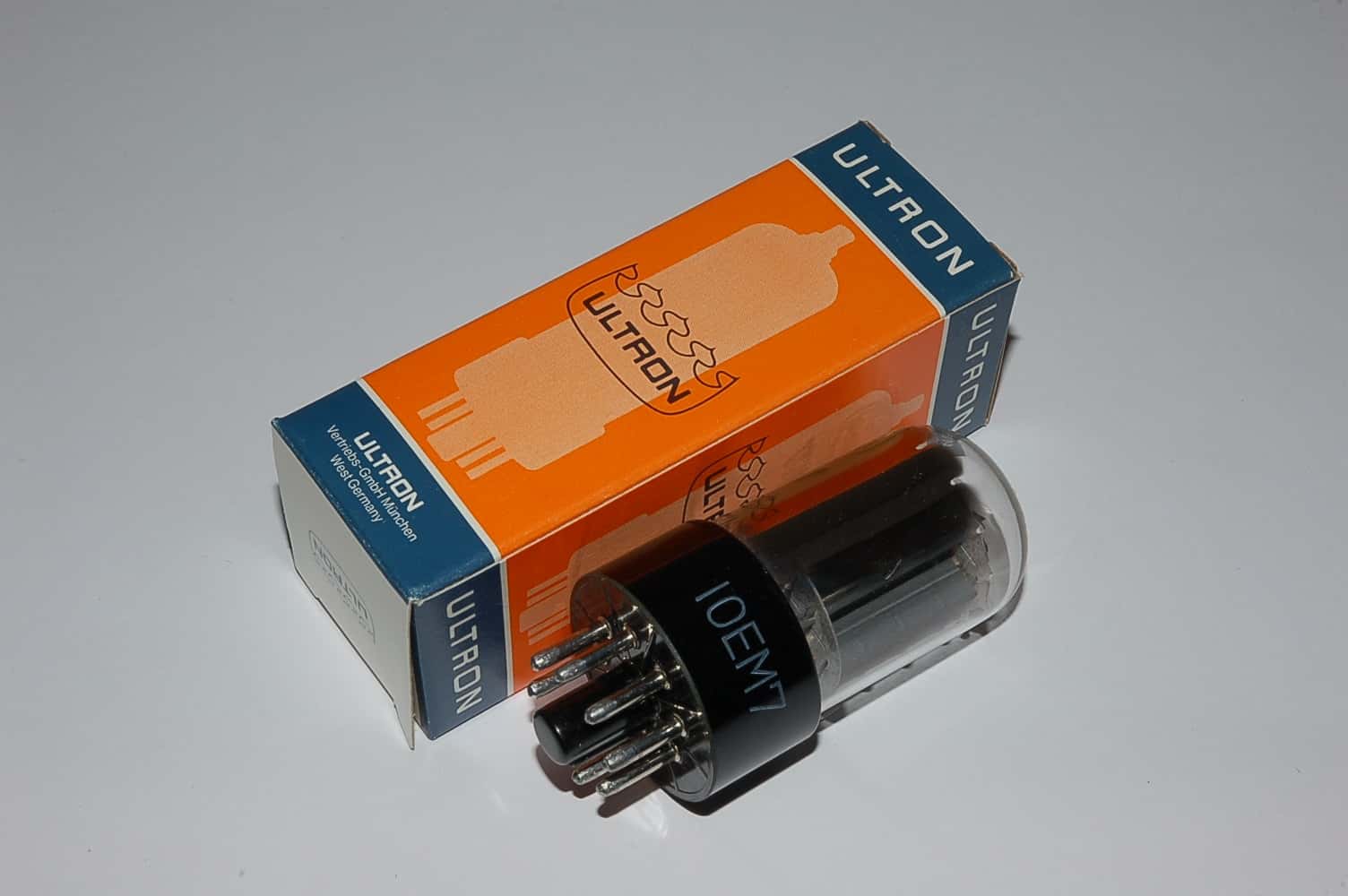 10EM7 (=10EA7) double Triode