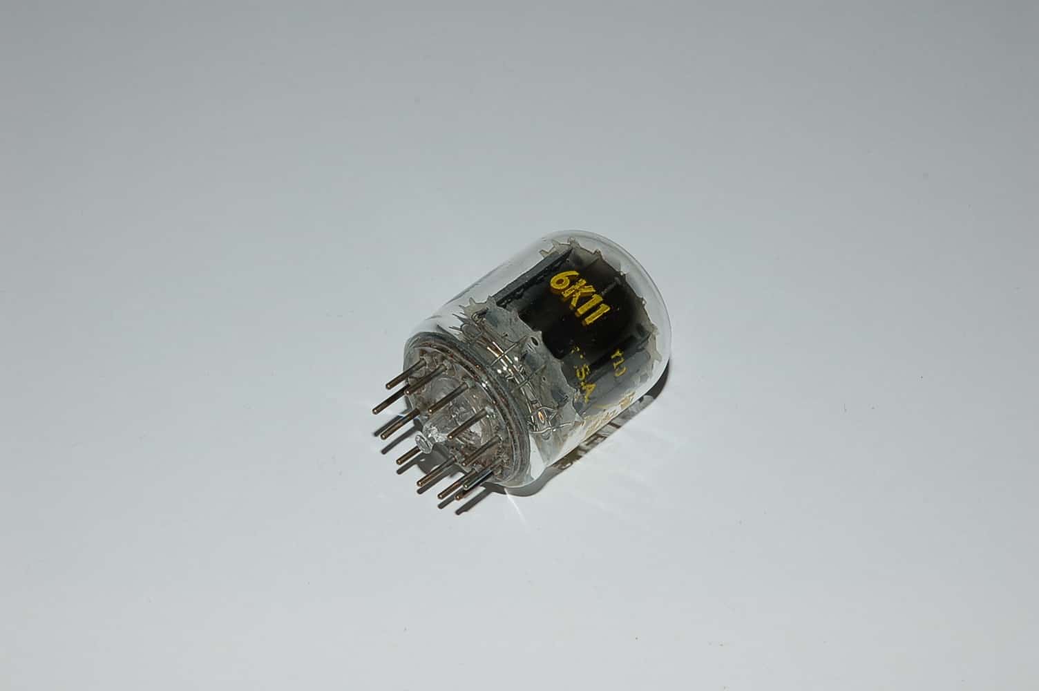 6K11 Röhre Dreifachtriode B12C Uf 6,3V
