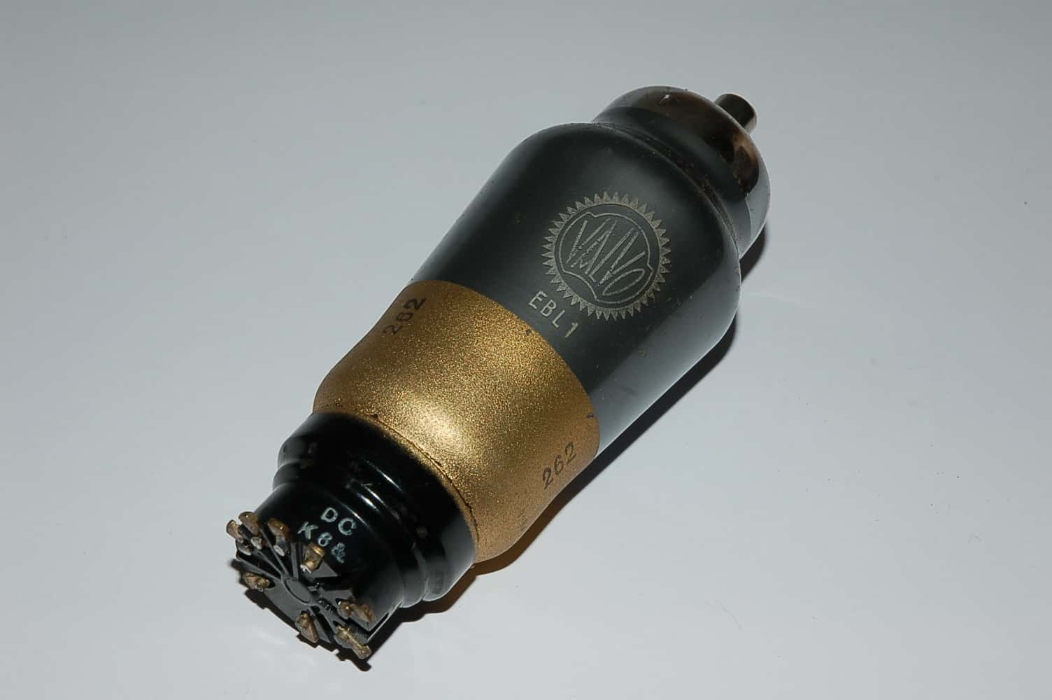 EBL1 Röhre = 3RDDP6 Duodiode-Pentode P8A 6,3V