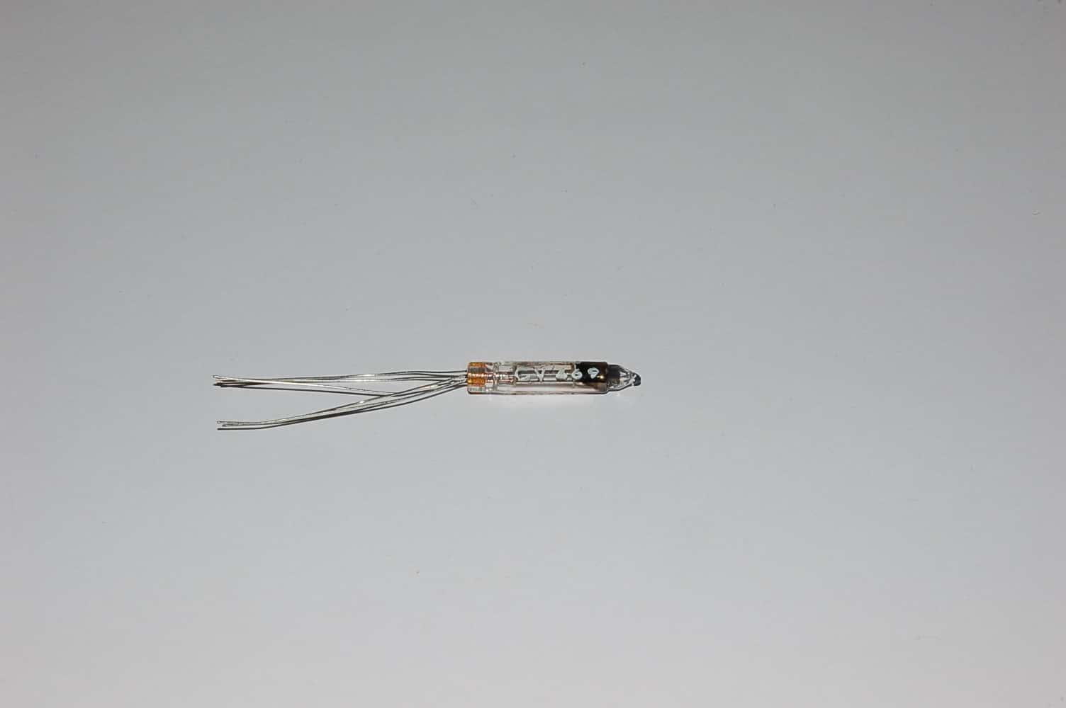 EA76 Röhre = CV469 Doppeldiode Miniatur 6,3V