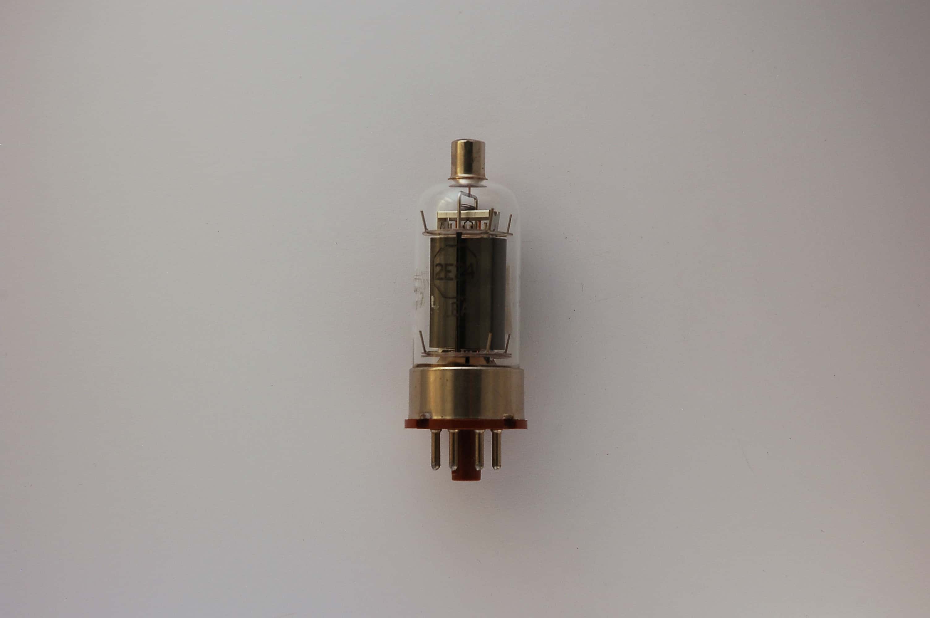 2E24 Röhre Sendetetrode Oktal Uf 6,3V