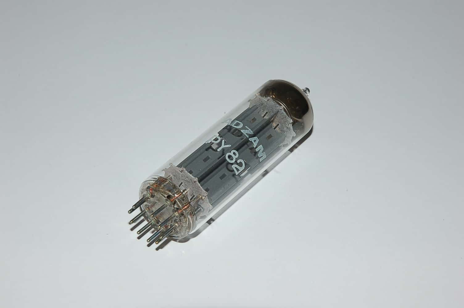 PY82 Rectifiertube Uf 19V 0,3A Gleichrichterröhre