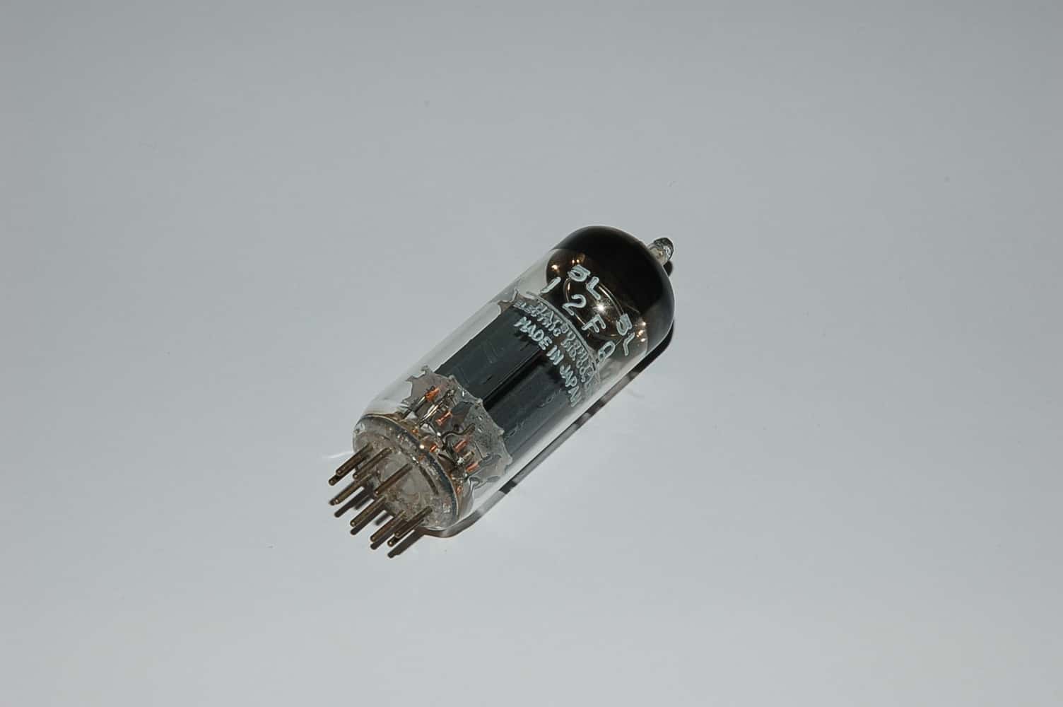 12FQ7 Röhre = 12CG7 Doppeltriode B9A Uf 12,6V