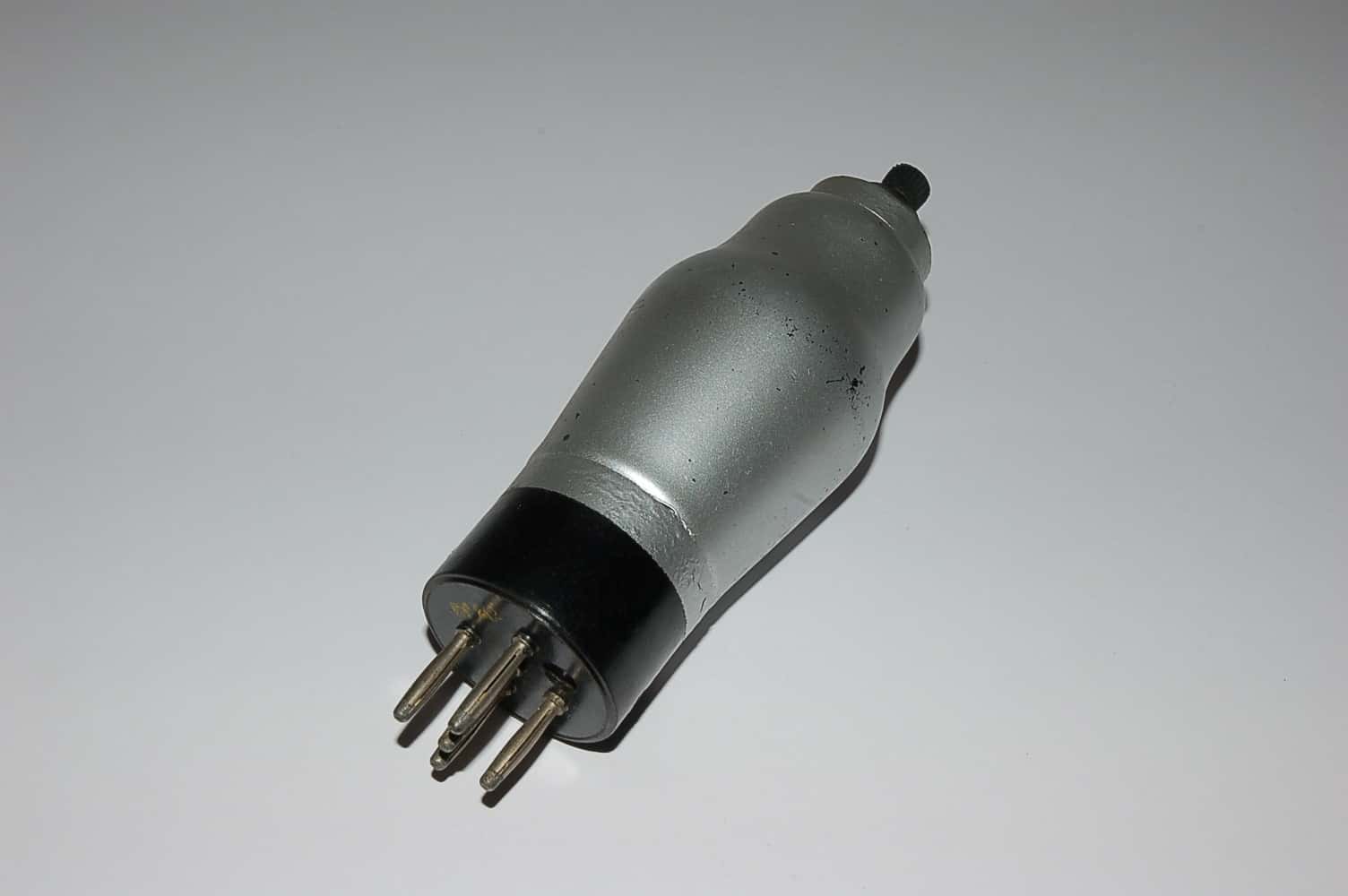 RENS1204 Röhre = AS4100 HF-Tetrode B5 Uf 4V