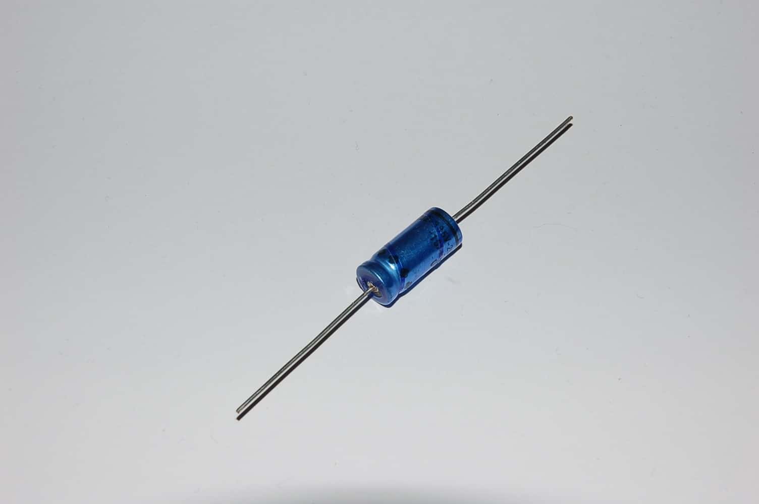 2,2uF Elko 450V axial Röhren Amp & Radio Cap 10x23mm