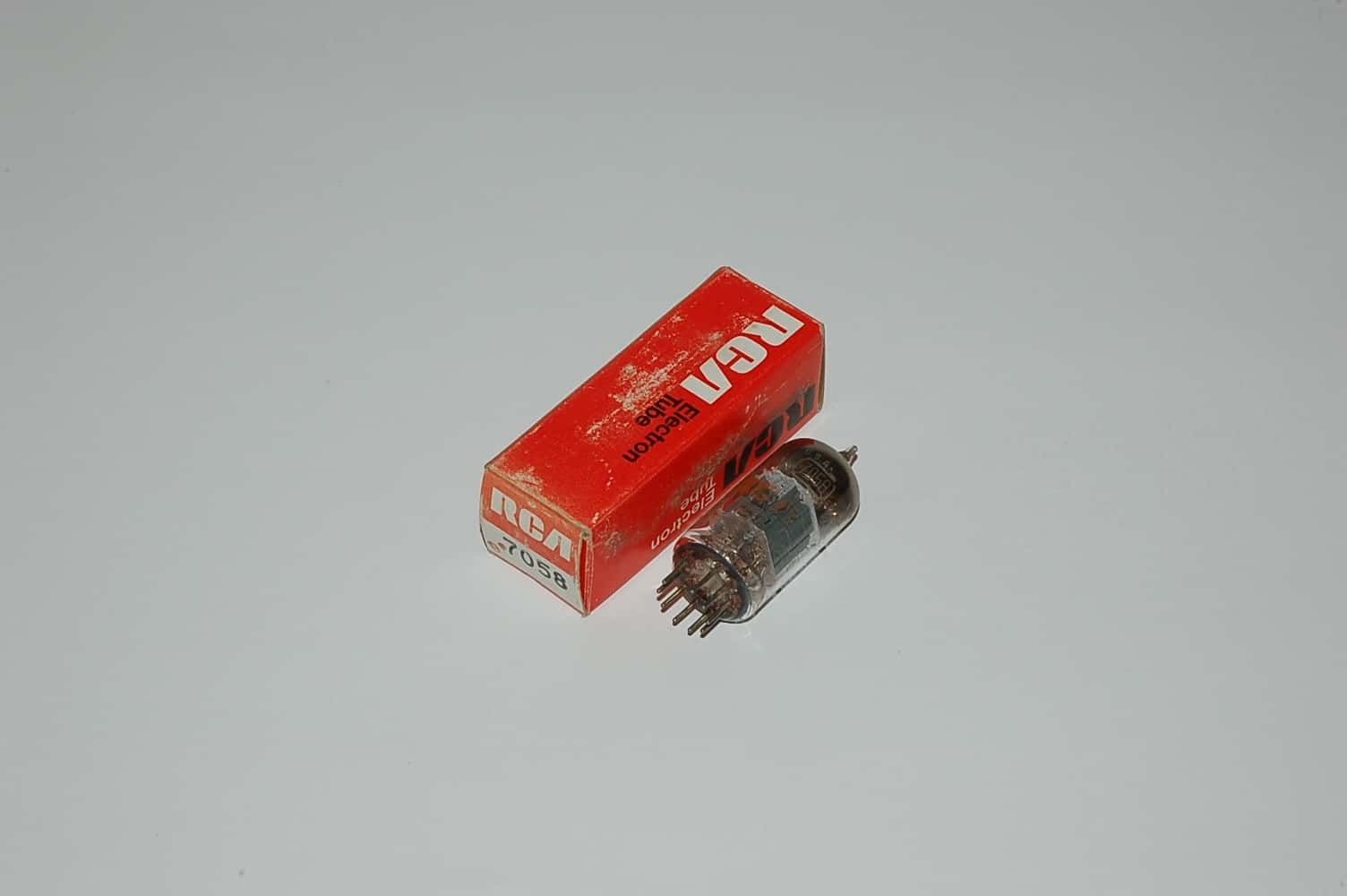 7058 Röhre Doppeltriode B9A Uf 13,5V