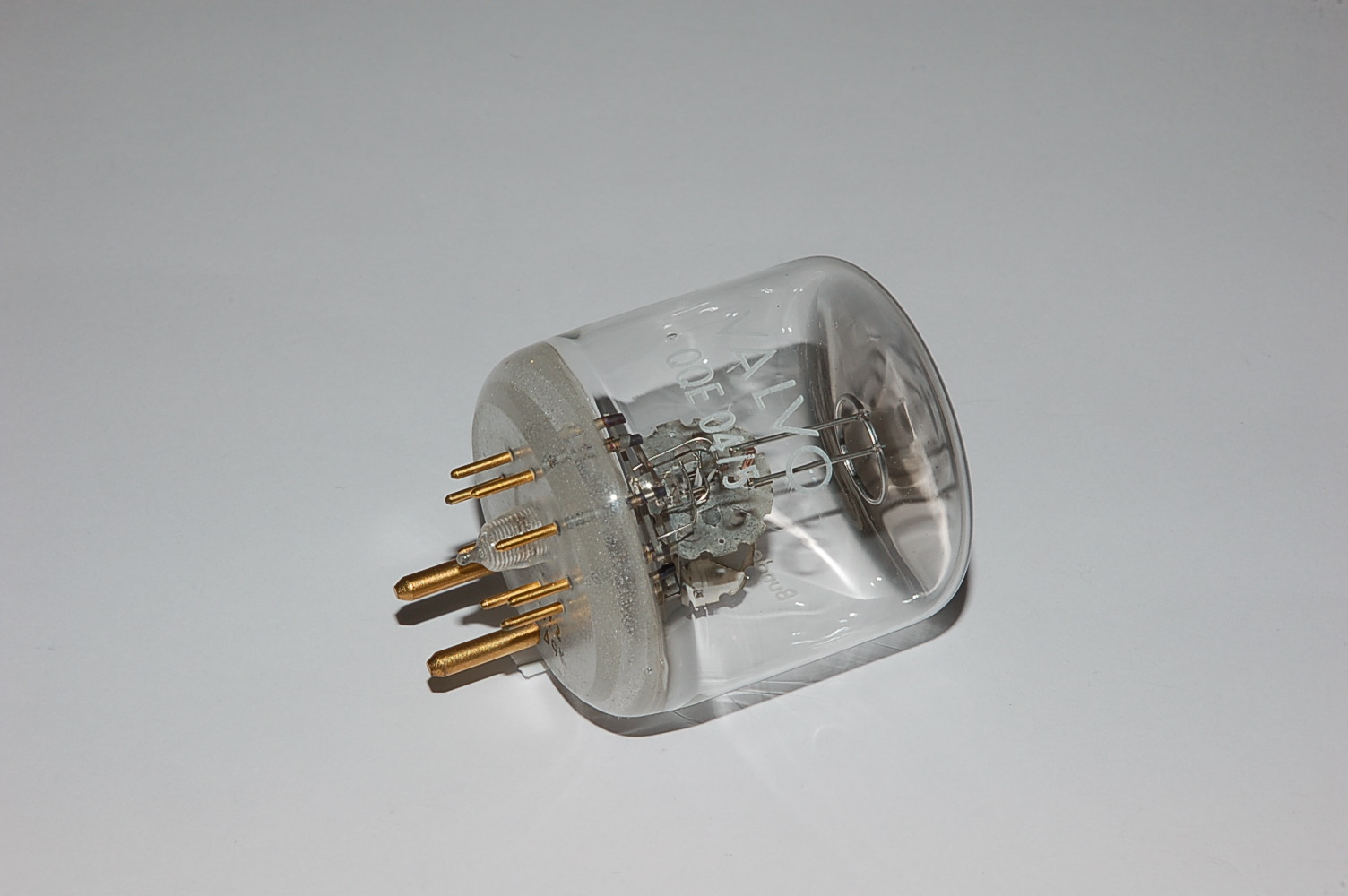 QQE04/5 (=7377, QQV04-6) tube