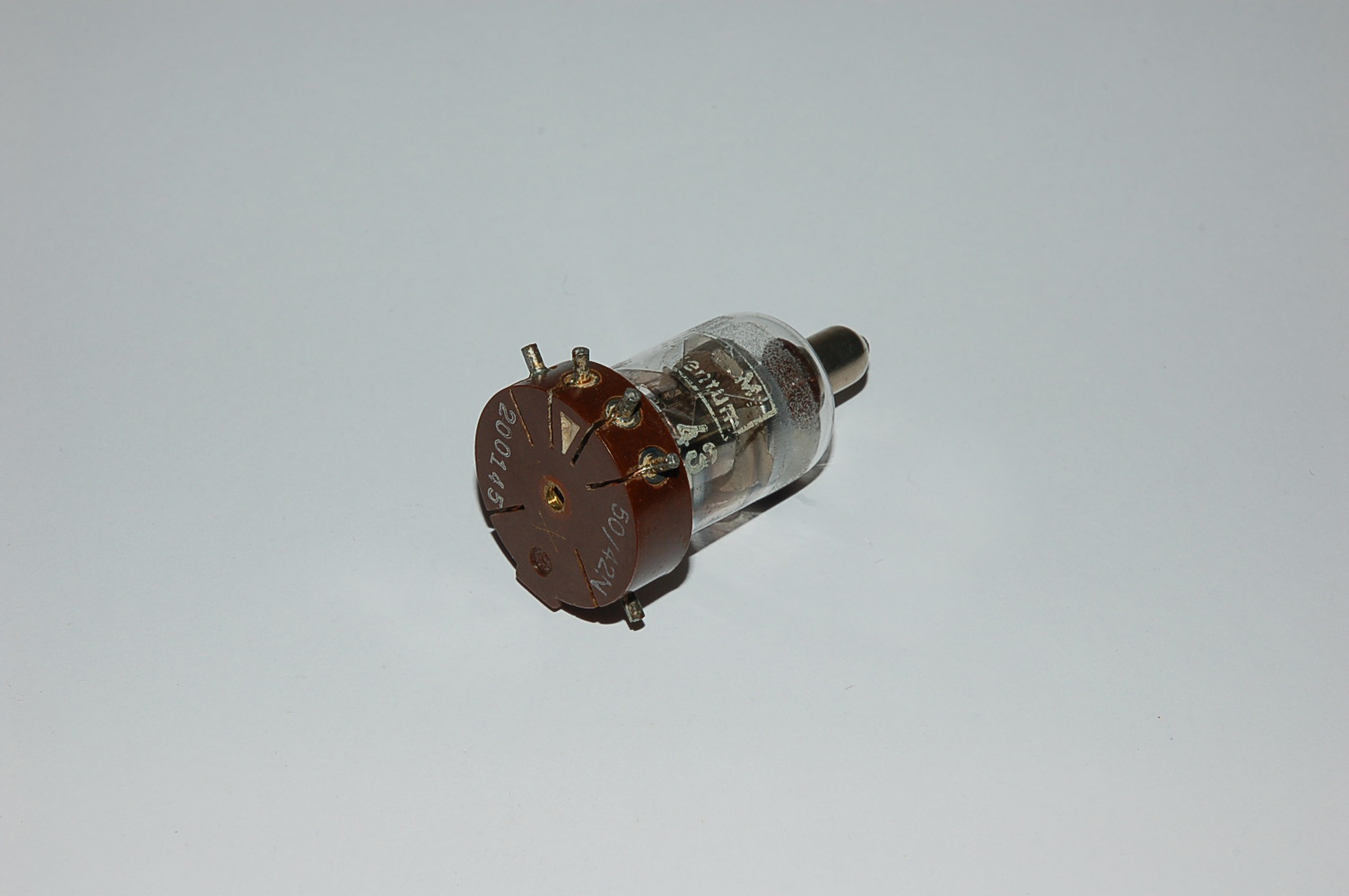 RV2,4P701 Wehrmachtsröhre