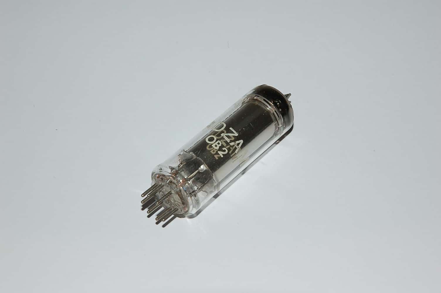 0B2 Röhre = 108C1 Regler B7G 108V