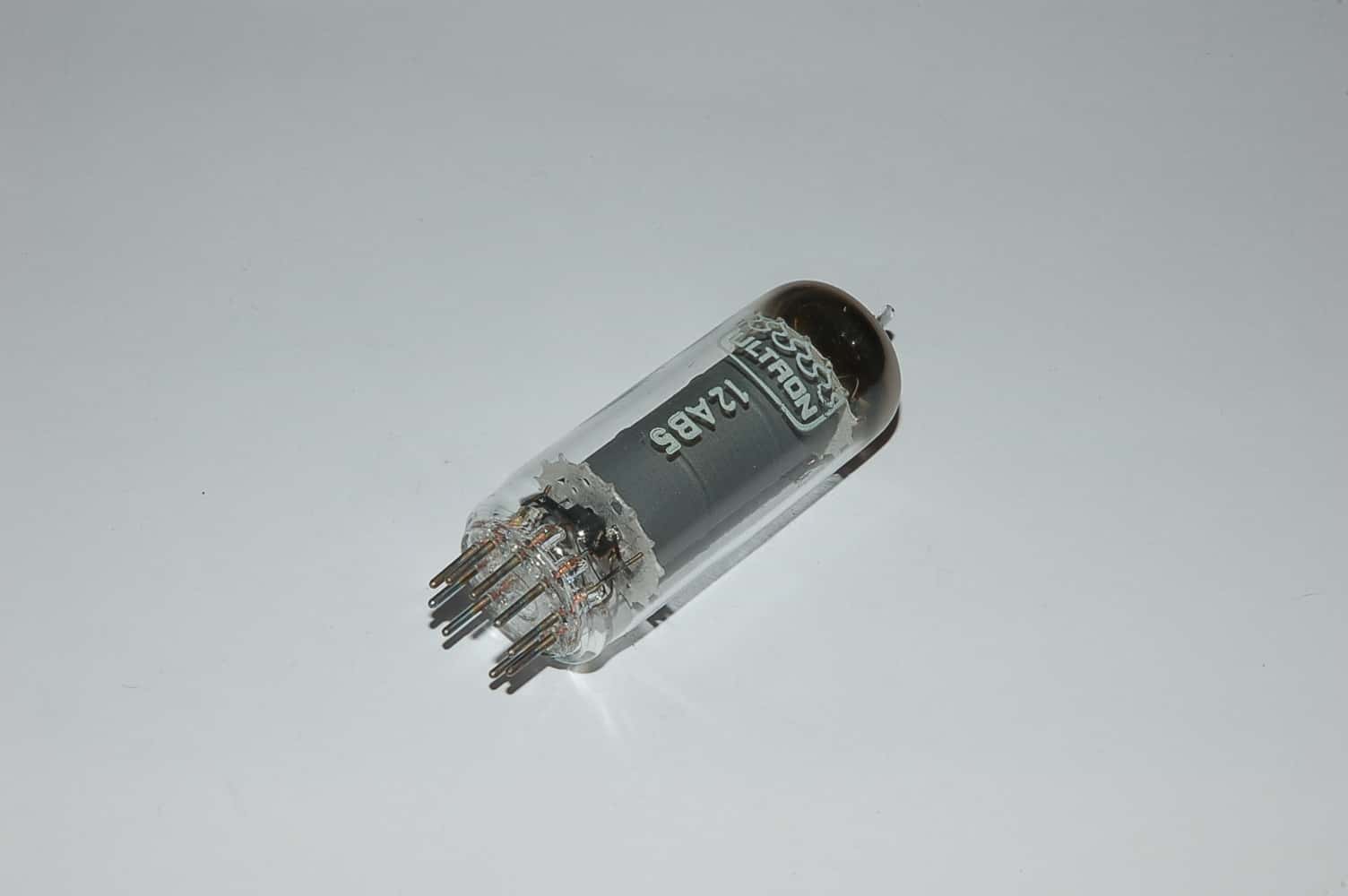 12AB5 Röhre = 7061 Pentode Noval Uf 12,6V