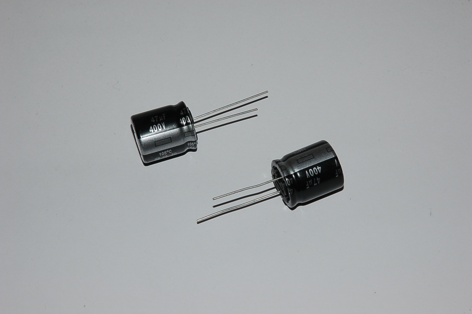 Elko 47uF/400V Radial Print 105Grad d=18mm, h=22mm   1Stk.