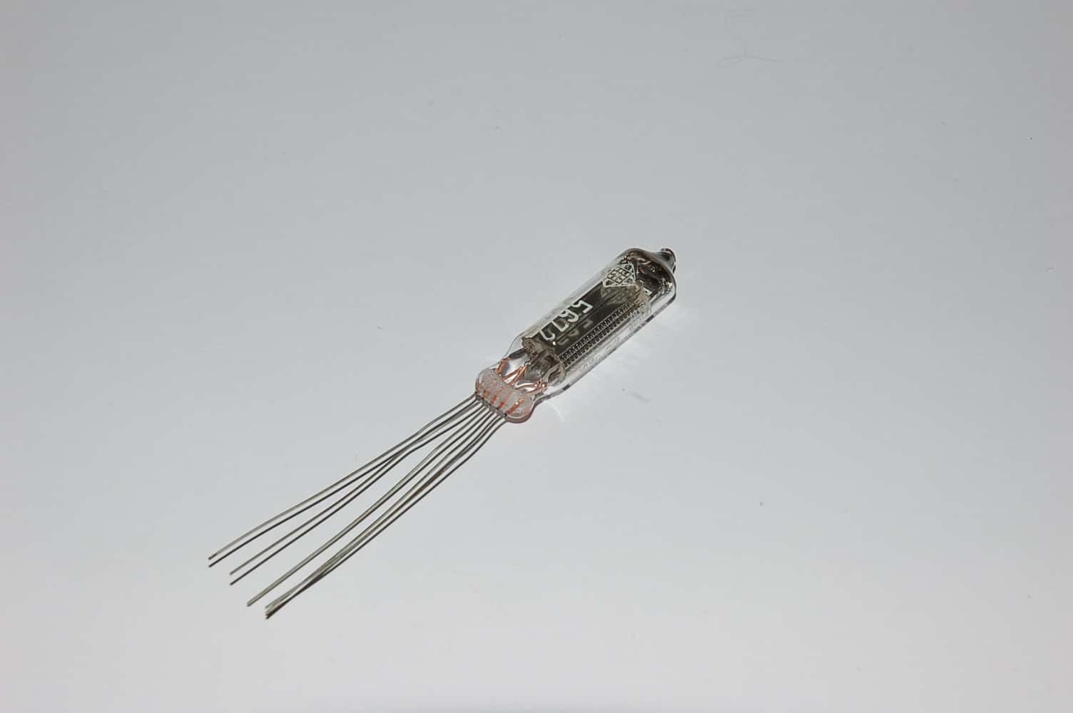 5672 submin. Pentode please order DL652 instead
