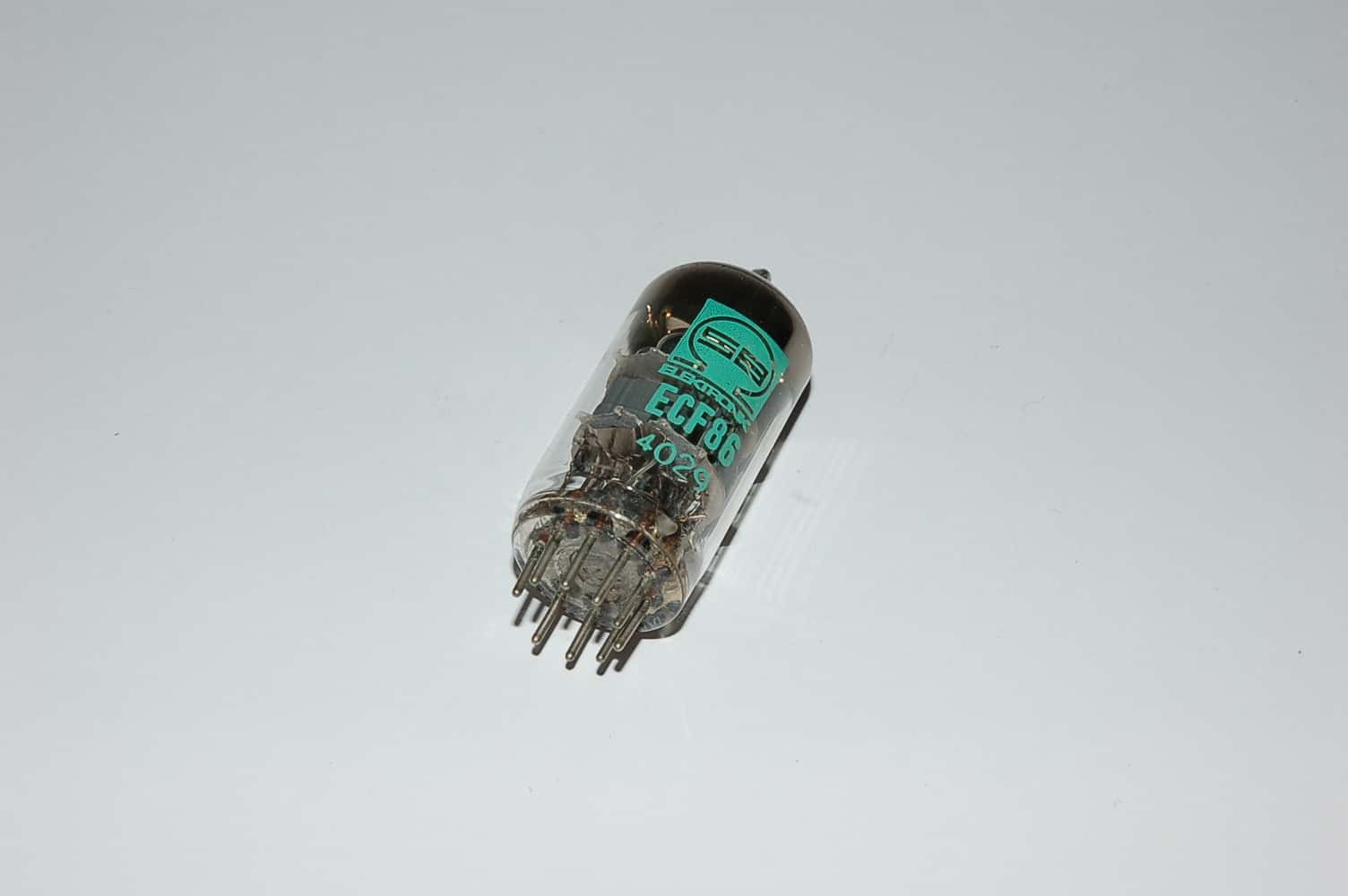 ECF86 Röhre Triode-Pentode B9A 6,3V