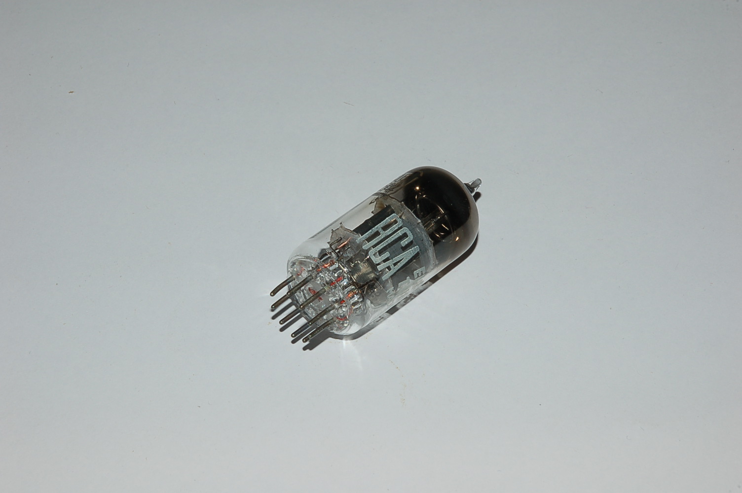 ECF82 RCA (=6U8A/6EA8)RCA Triode/Pentode