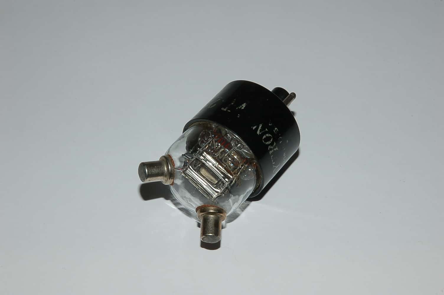 HY114-B (HY114B) VHF Triode (=2C24 =VT-234 =114B =CV3505)