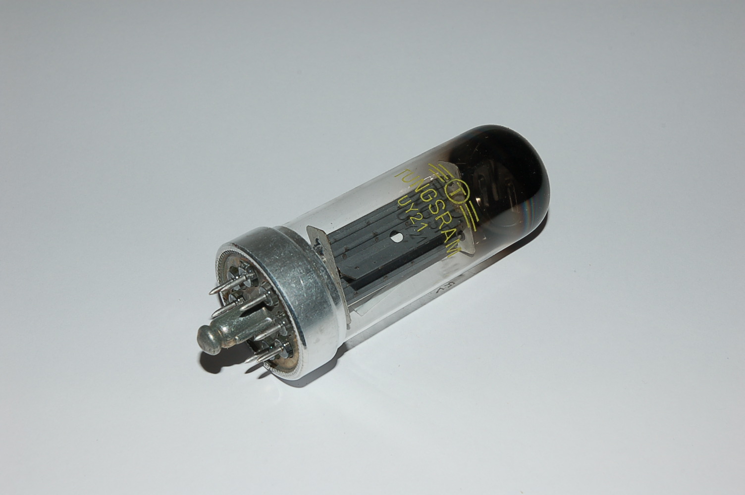 UY21 Röhre Gleichrichter B8G Uf 55V