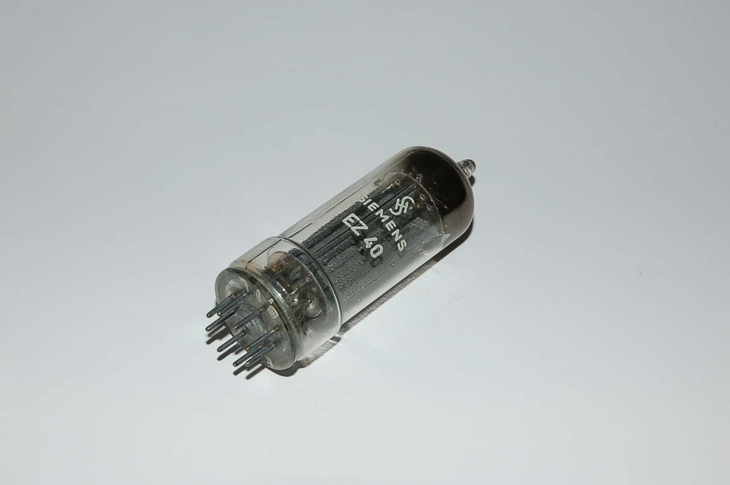 EZ40 Röhre Gleichrichter B8A Uf 6,3V