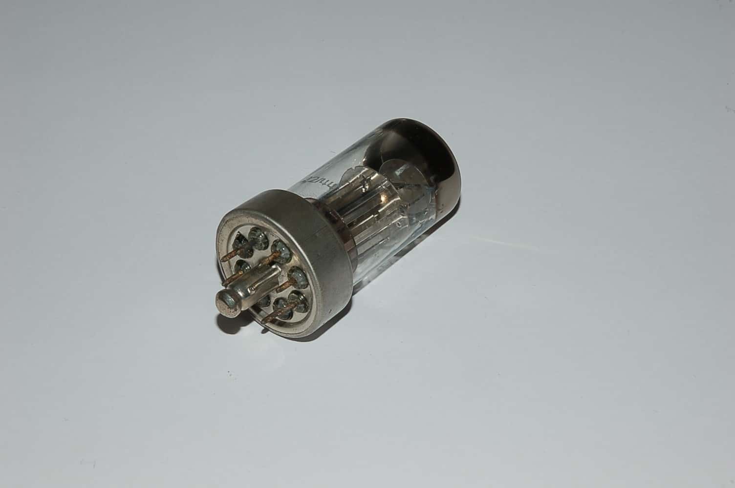 DDD25 Röhre Doppeltriode Loctal B8G