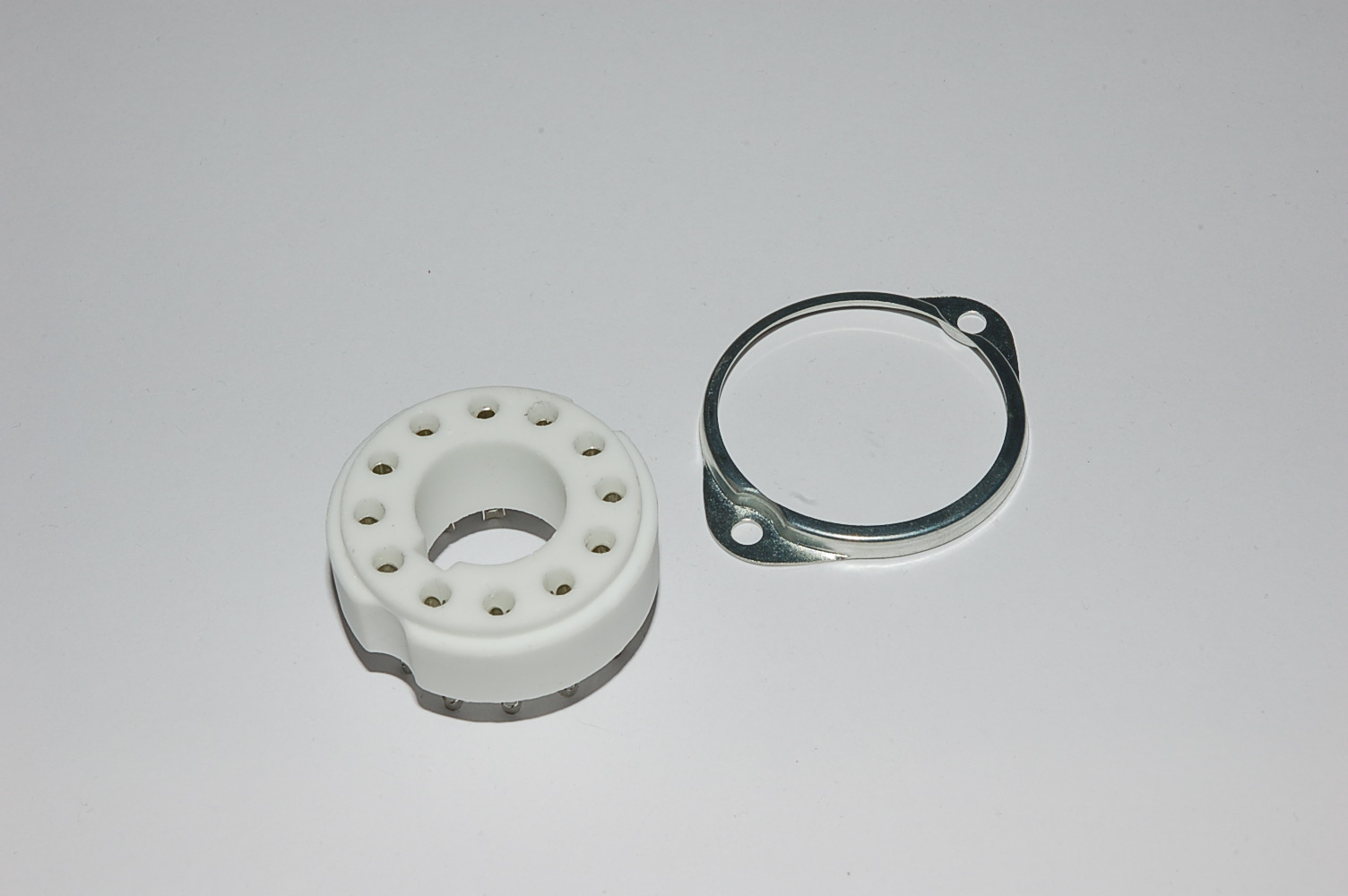 Fassung für 50CA5,CD16 (B12A) Duodekal LK=38mm  12pol.