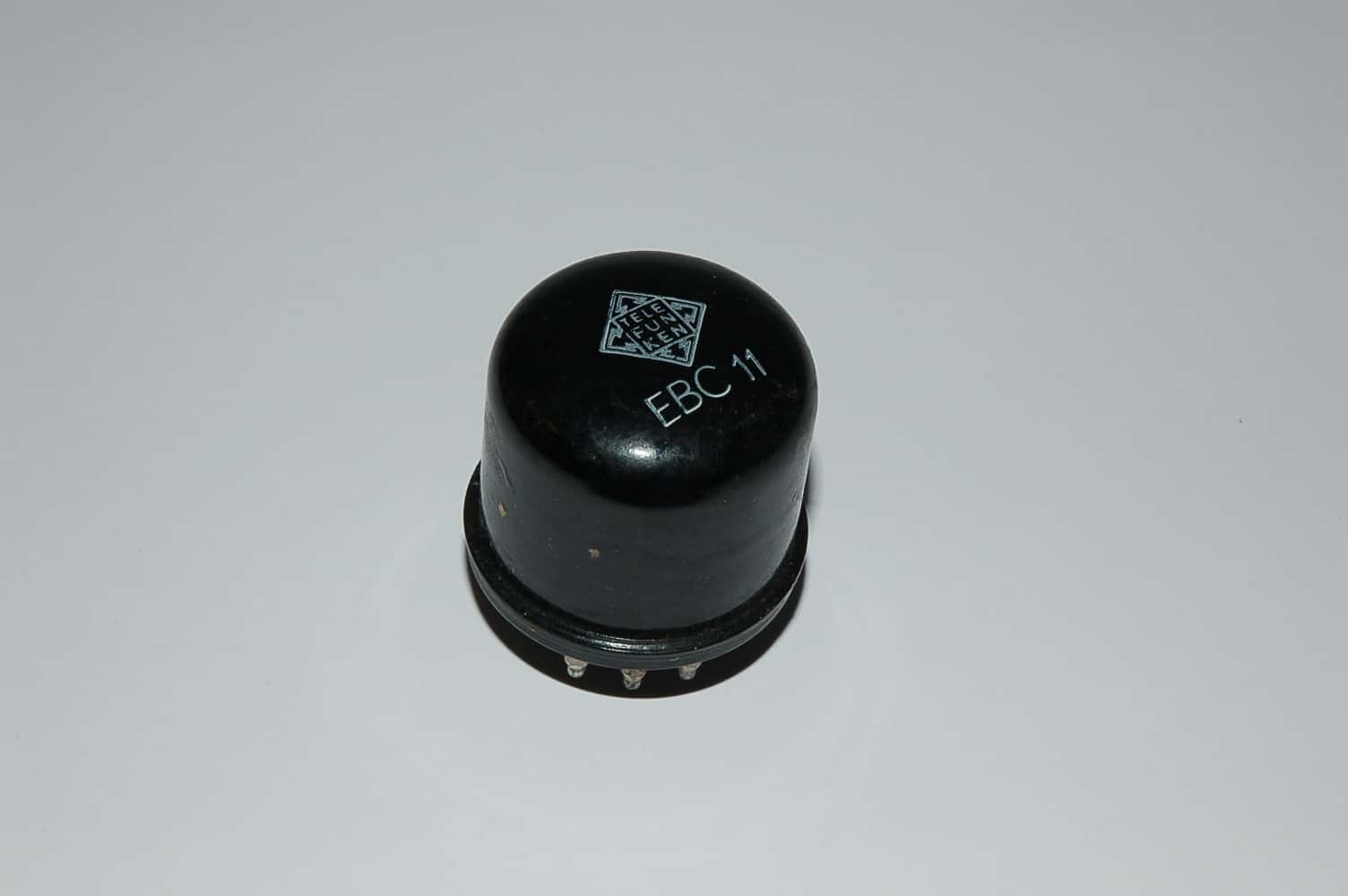 EBC11 Röhre Doppeldiode Y8A Uf 6,3V