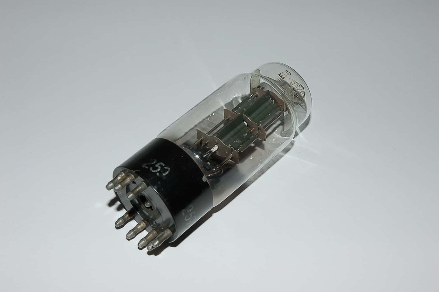 EZ12 Röhre Gleichrichter Y8A Uf 6,3V
