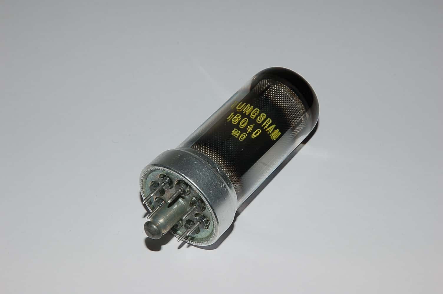 18040 Röhre Post-Pentode B8G Uf 18V