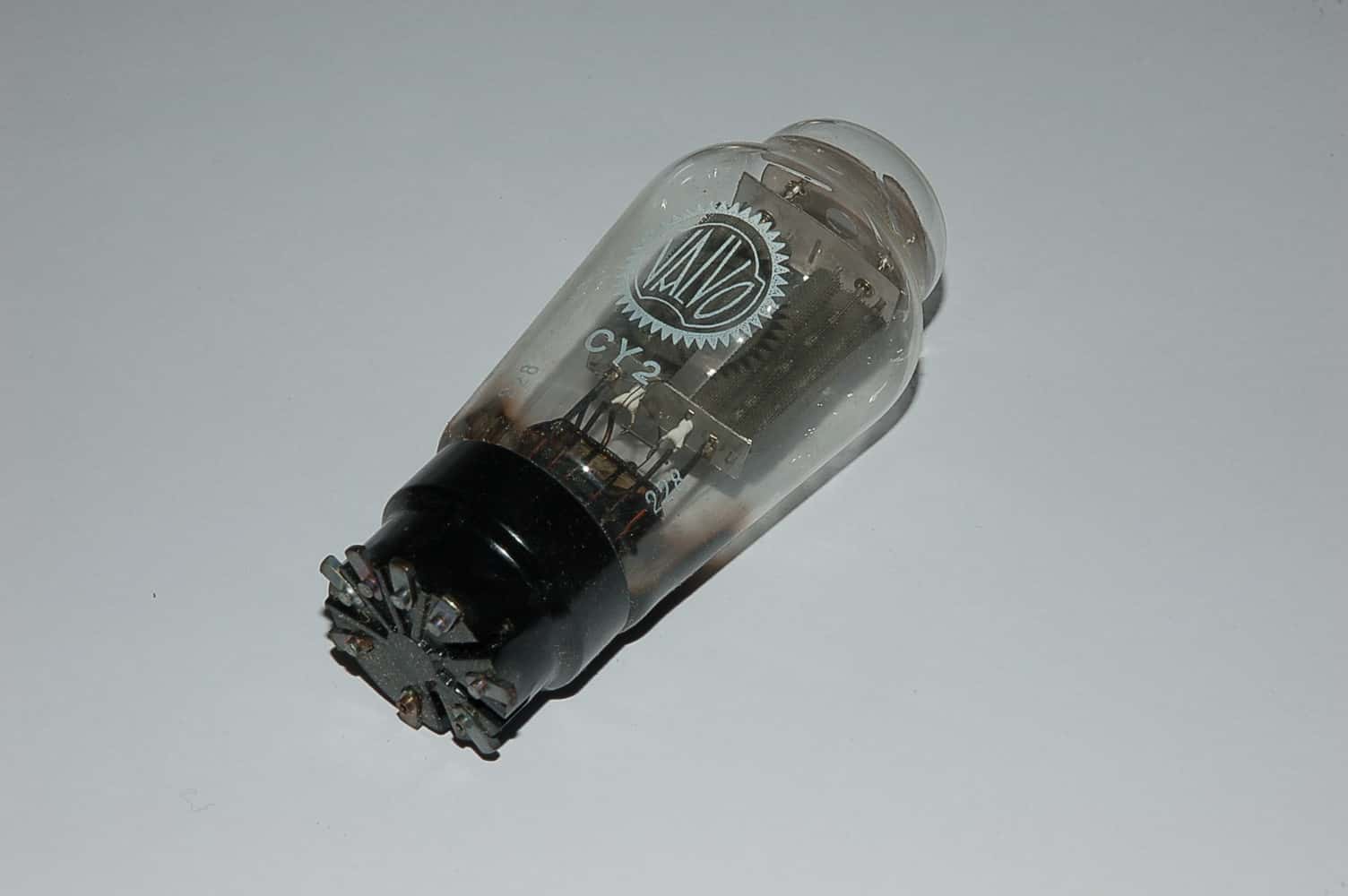 CY2 Röhre = TCY2 Gleichrichter P8A Top Cap