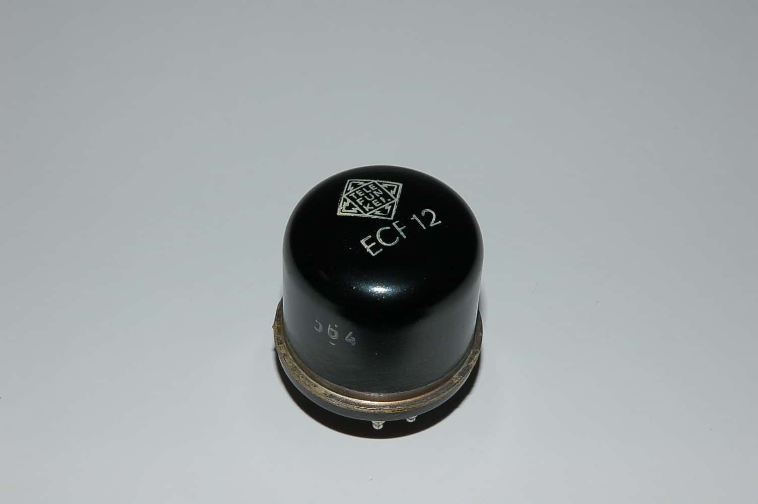 ECF12 Röhre Triode-Pentode Y8A Uf 6,3V