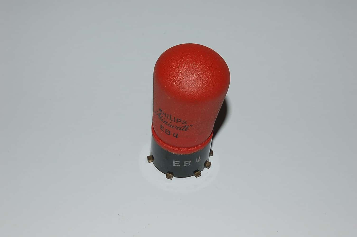 EB4 Röhre Doppeldiode P8A Uf 6,3V