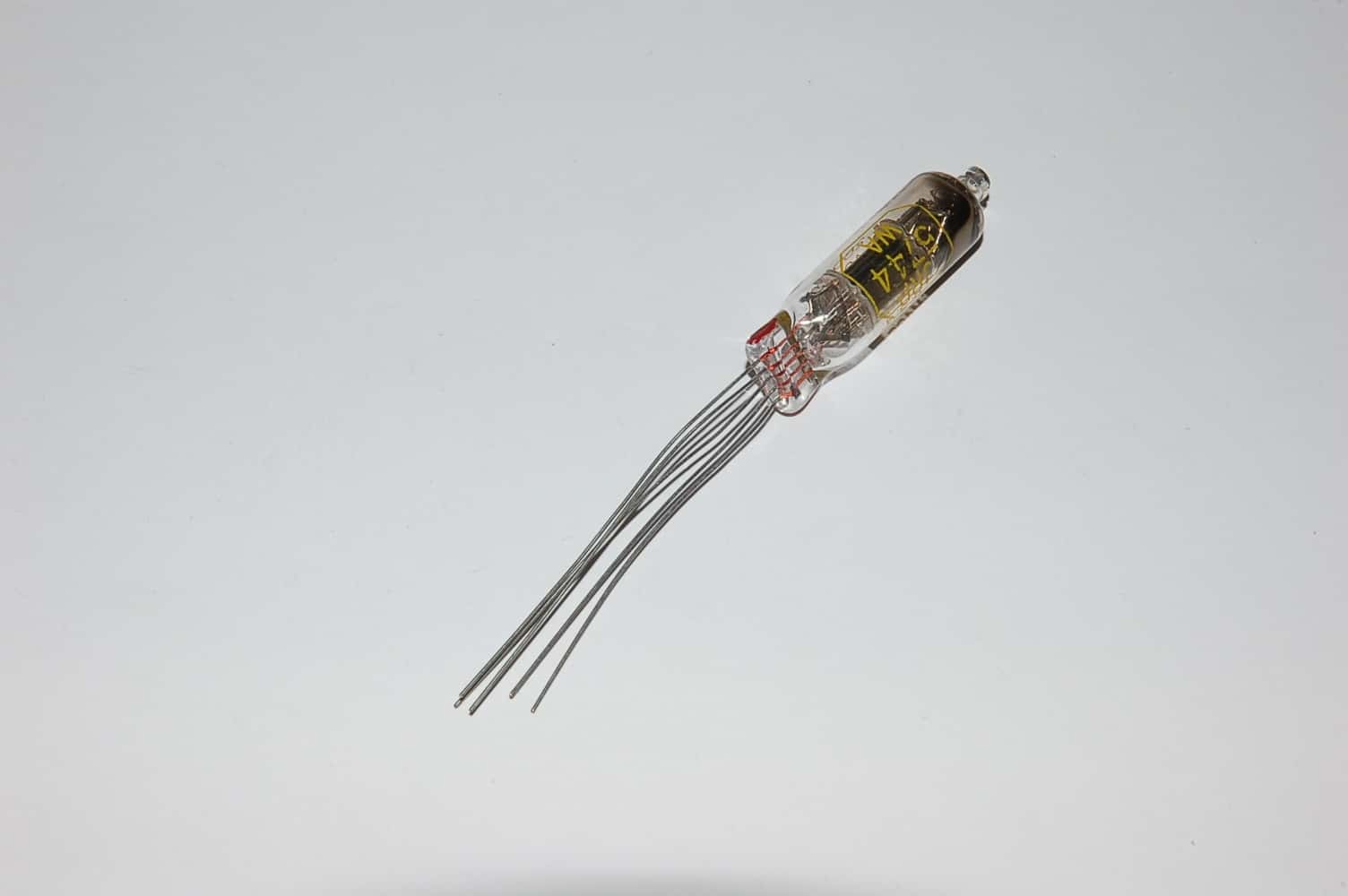 5744 Röhre = CV183 Triode Subminiatur