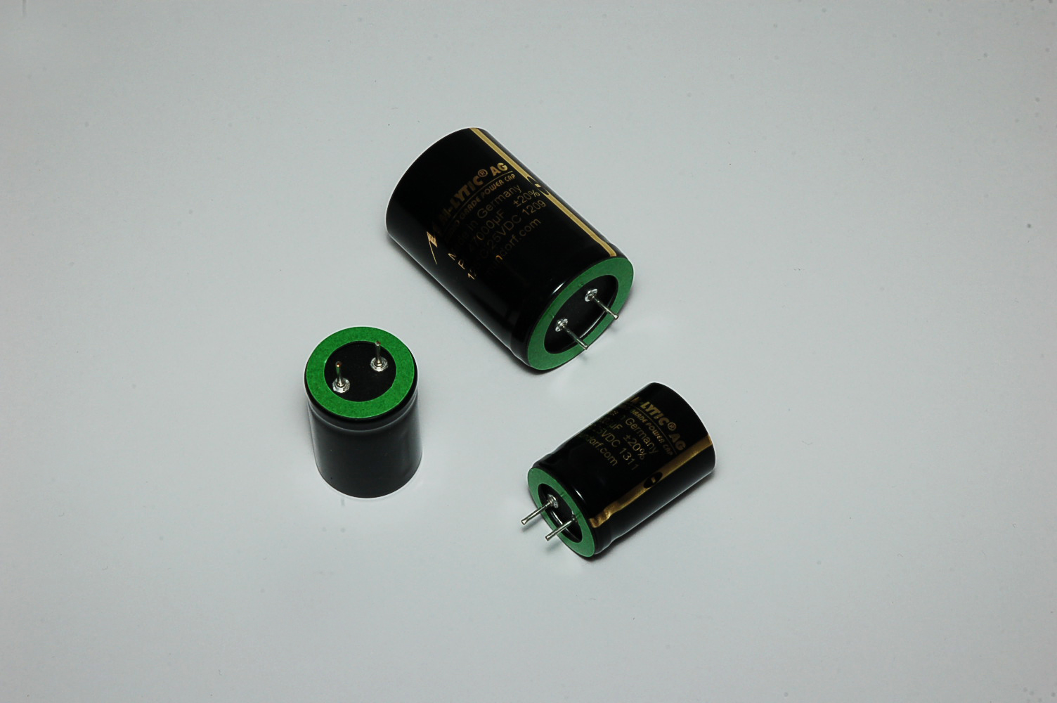 Elko 10000uF/25V (10mF)25x35mm Mundorf Mlytic AG PCB connect.