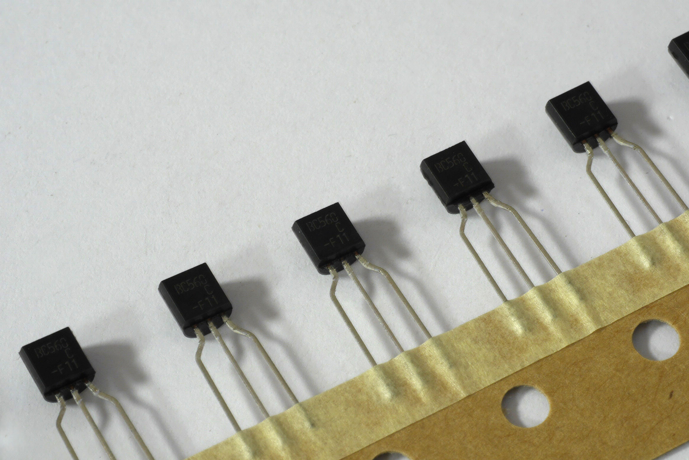 BC560C Universal Transistor low noise 45V-100mA PNP TO92