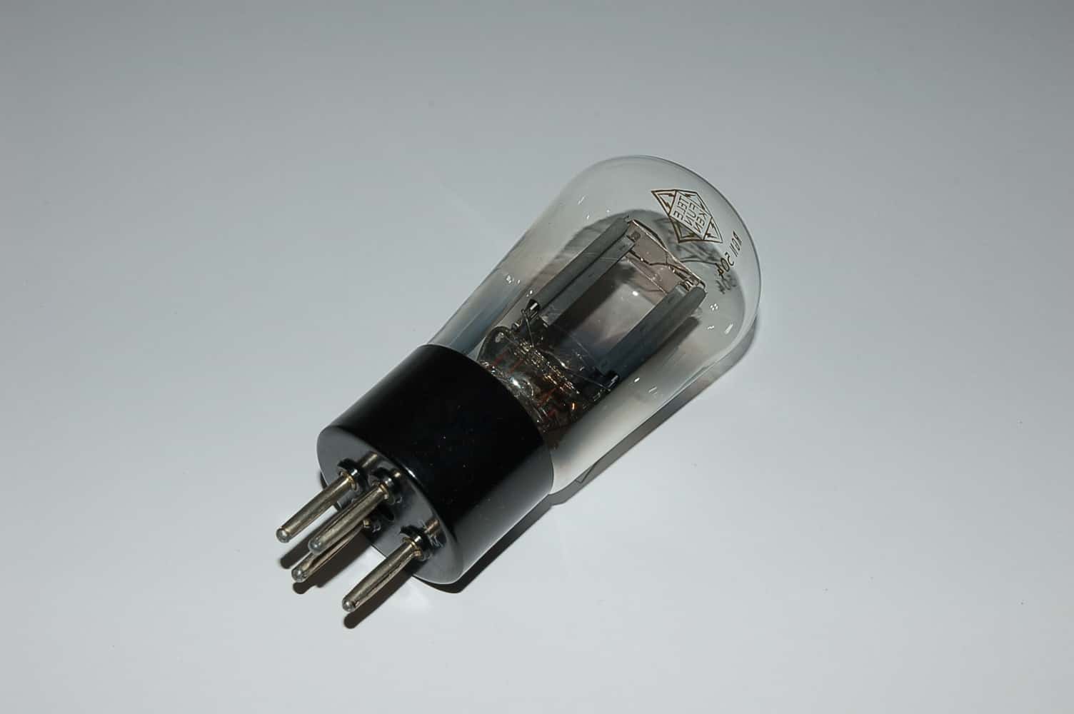 RGN504 Röhre Gleichrichter B4 Uf 4V