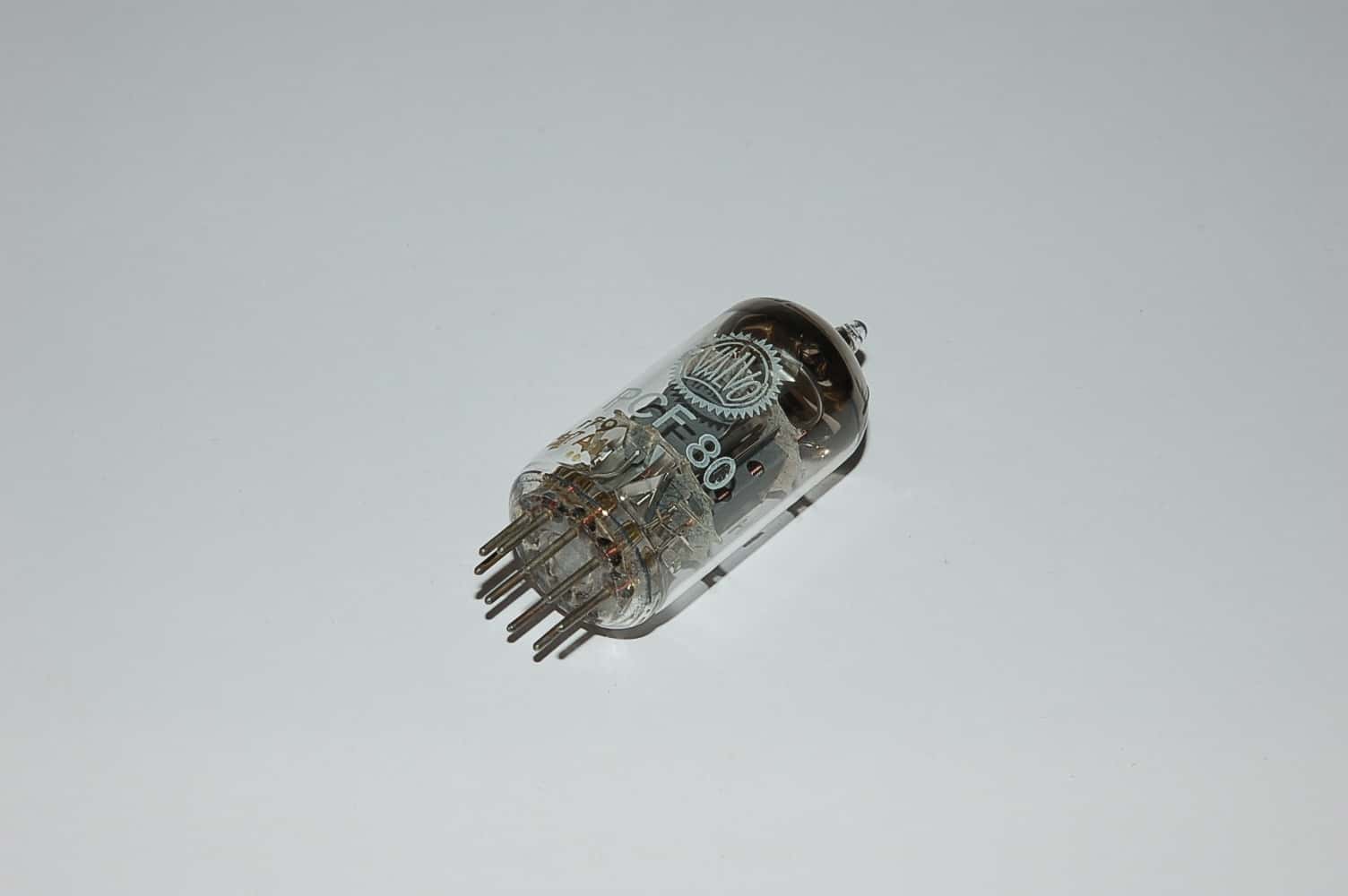PCF80 Röhre = 9A8 Triode-Pentode B9A Uf 9V