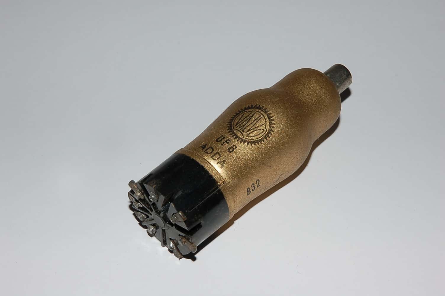 EF8 Röhre = 4693 Pentode P8A Uf 6,3V