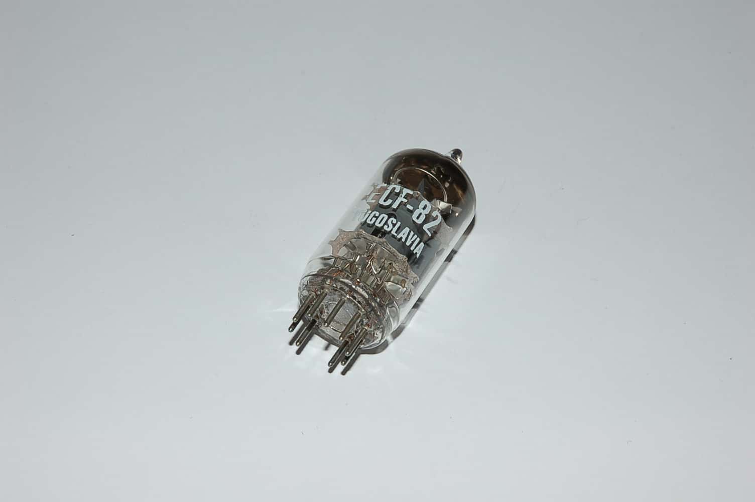 ECF82 = 6U8, 6GH8 tube Radioröhre Triode / Pentode