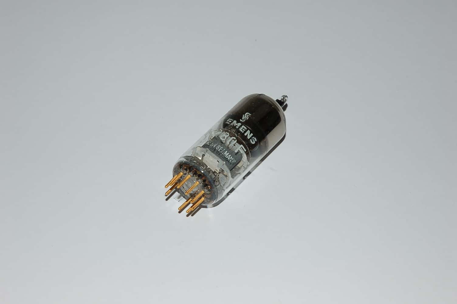 E280F Röhre Spezialpentode B9A 6,3V