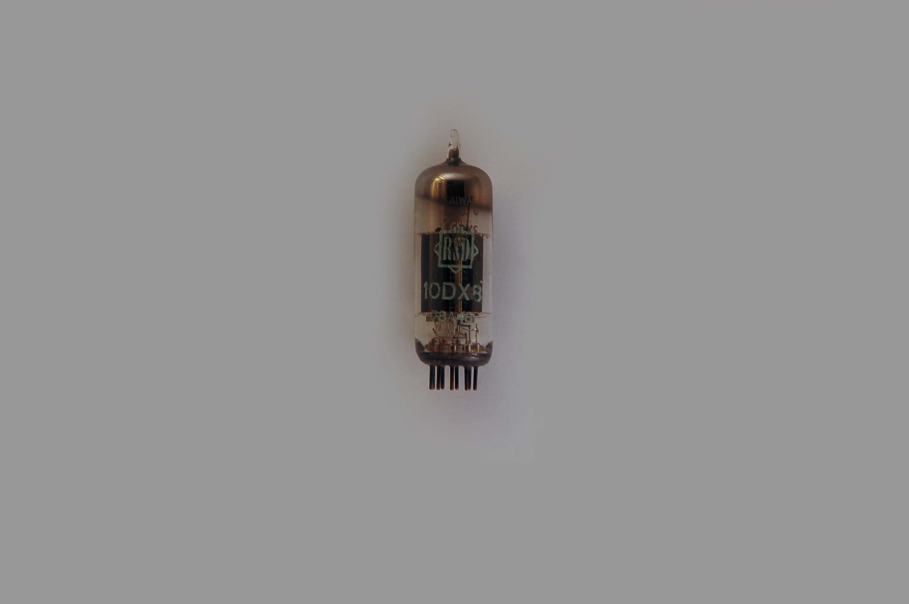 10DX8 Röhre = LCL84 Triode-Pentode B9A 10,2V