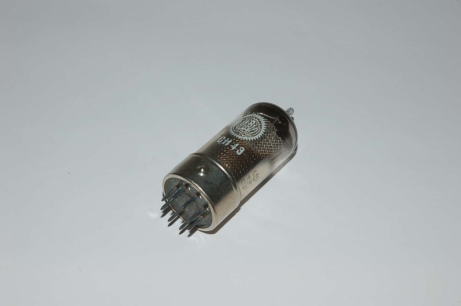 UCH43 Röhre = UCH42 Triode-Heptode B8A Uf 14V