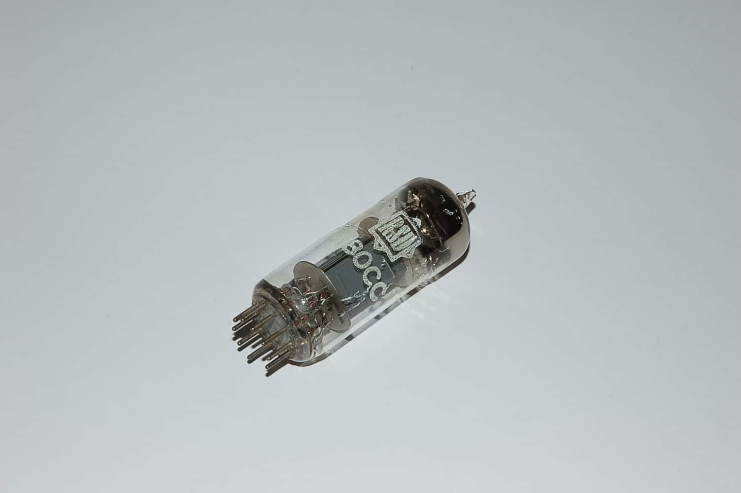 E180CC Röhre = 7062 Doppeltriode B9A Uf 6,3V