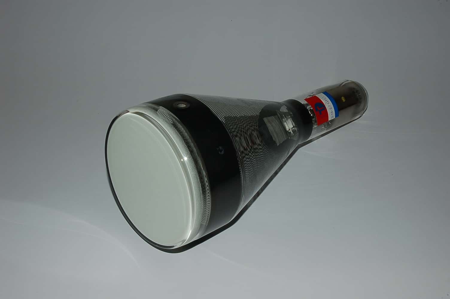 D13-27GH CRT tube green