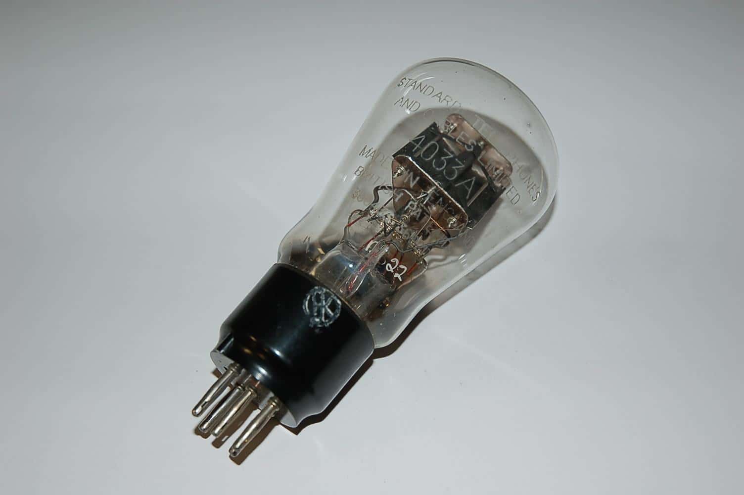 4033A (=CV1220) 25W HF Triode
