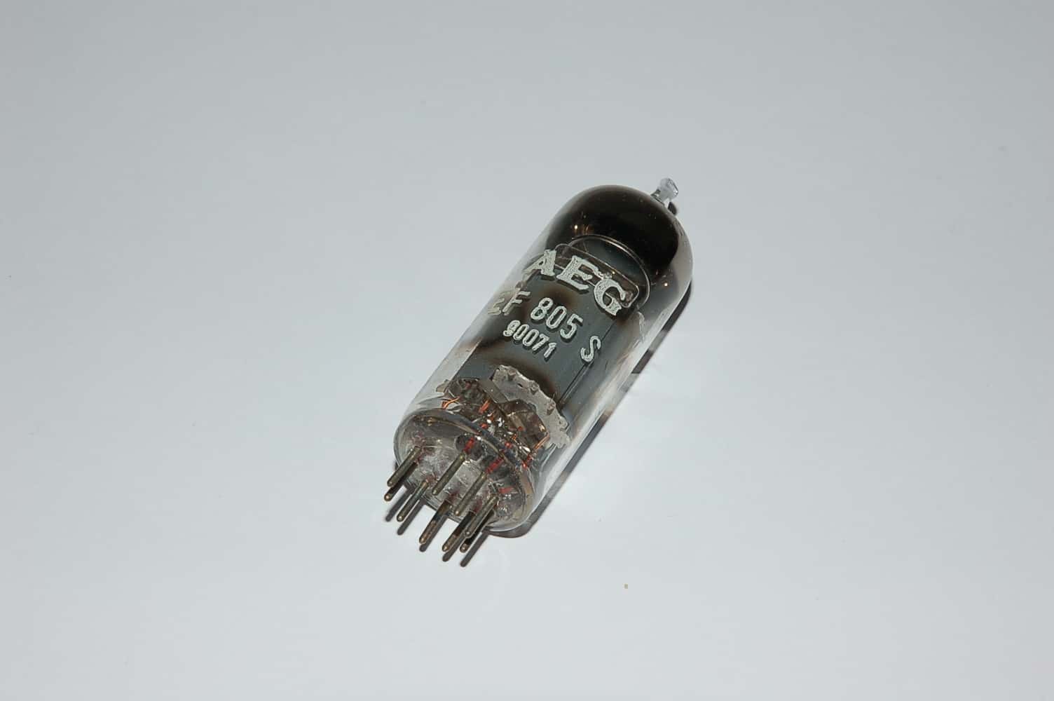 EF805S Röhre = EF865 Spezialpentode B9A 6,3V