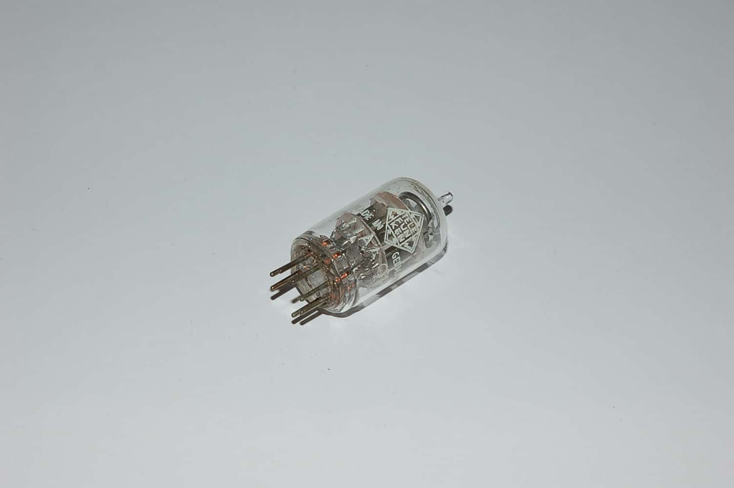 UAA91 Röhre = 10D2 Doppeldiode B7G If 0,1A