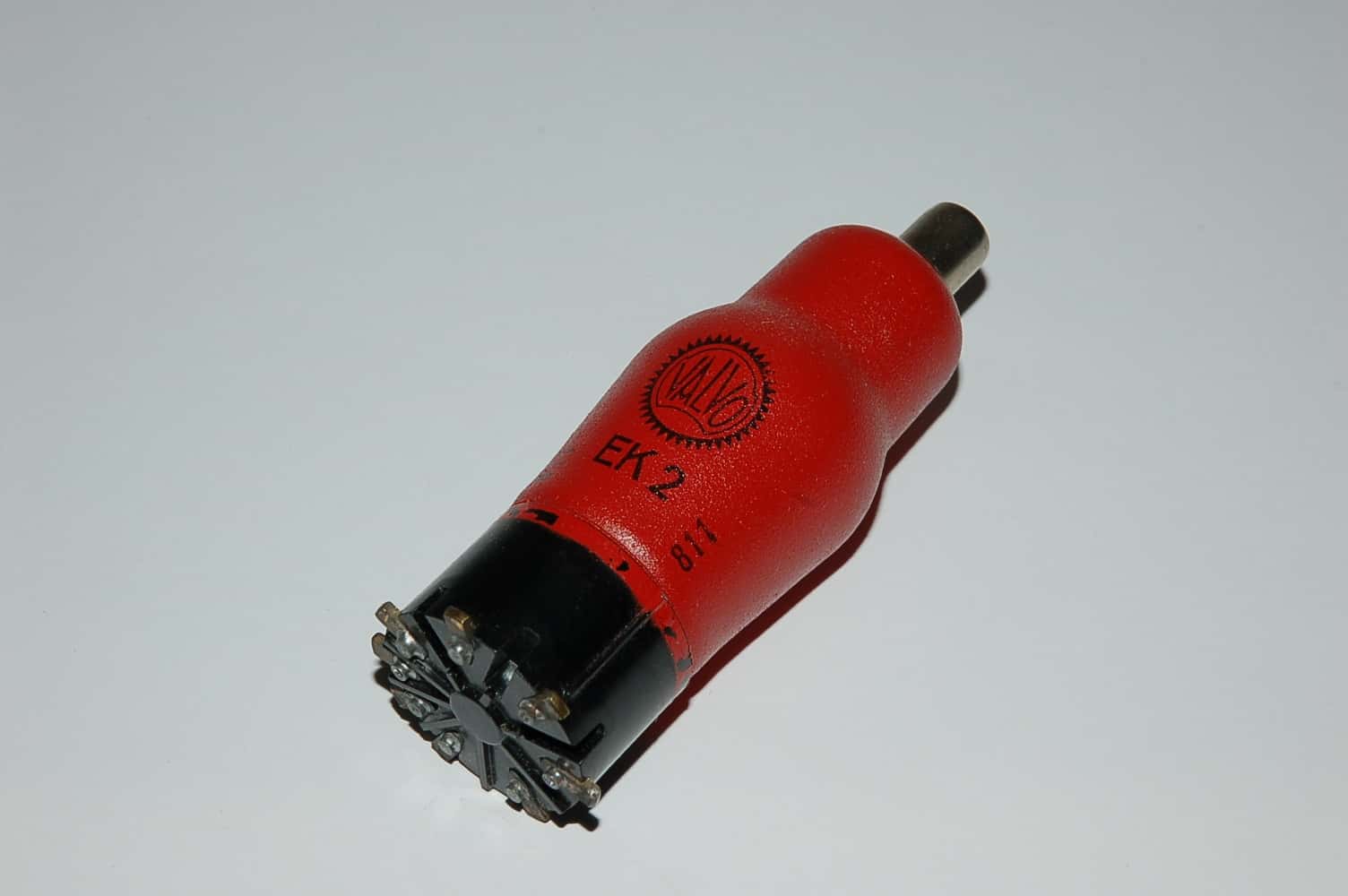 EK2 Röhre Oktode P8A Uf 6,3V