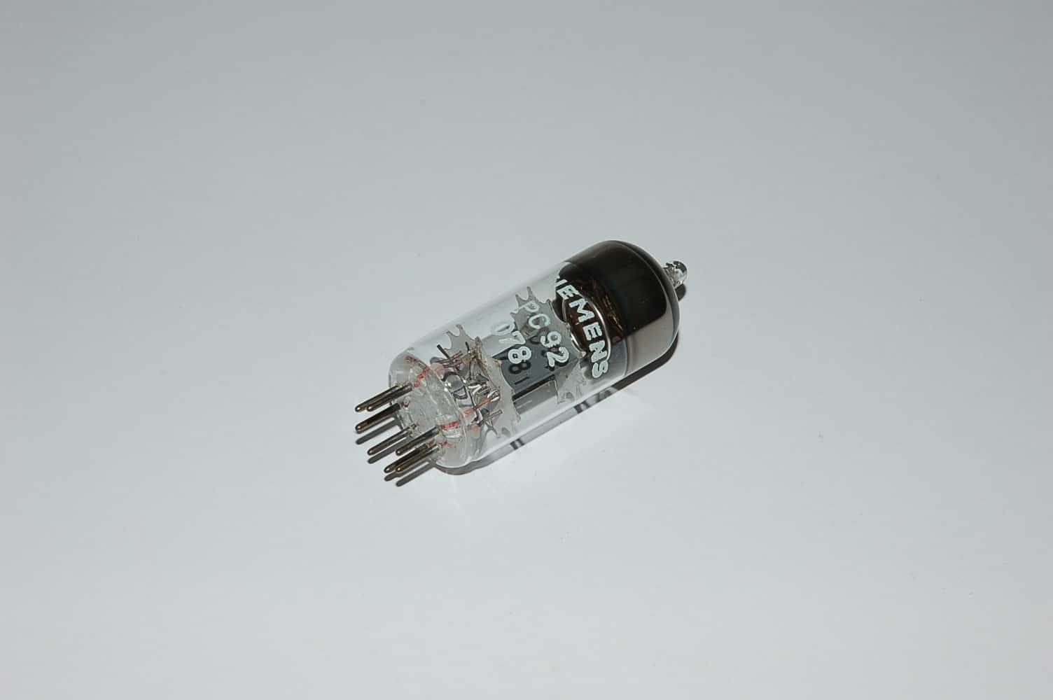 PC92 Röhre = 4AB4 VHF-Triode B7G Uf 4V