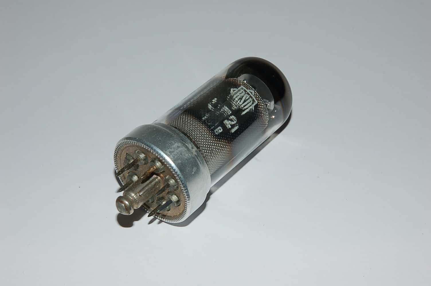 UF21 Röhre Pentode B8G Uf 12,6V